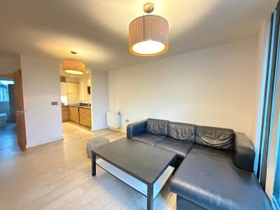  2  bedroom  Lark  Court  NW9  Main Photo