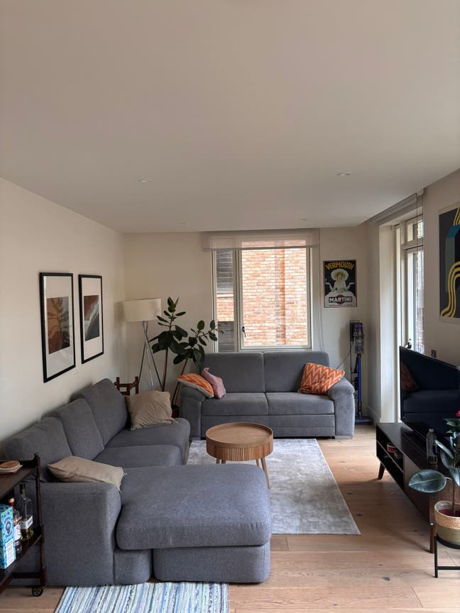 Ensuite Room in Modern 2 Bed / 2 Bath Apartment Main Photo