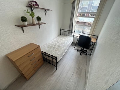 Spacious Rooms- (In Heart of Kings Cross) Main Photo