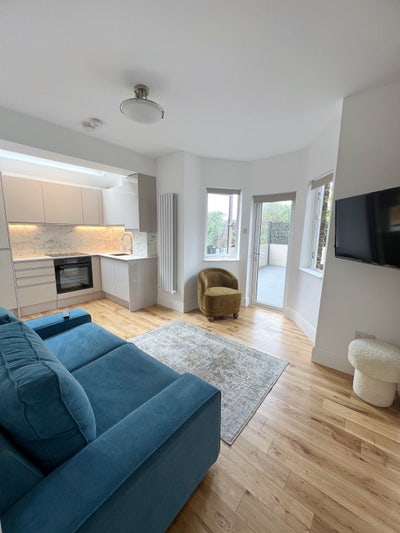 Single room sharing with 1 female Main Photo
