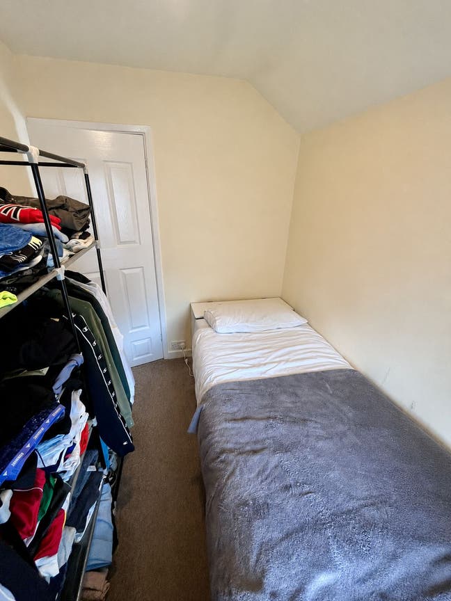 Single room, all bills included Main Photo