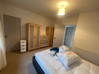 Cozy Furnished Room 2 – Great Location Main Photo