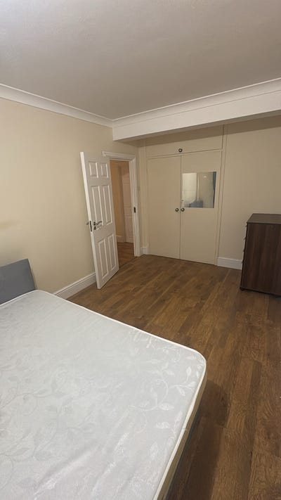 Tremendous & Moderen Double Room for Rent- E16 3AB Main Photo