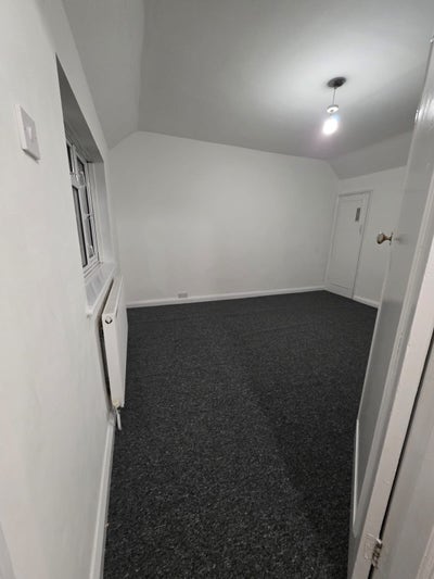 3bed semi detached large garden close to amenities Main Photo