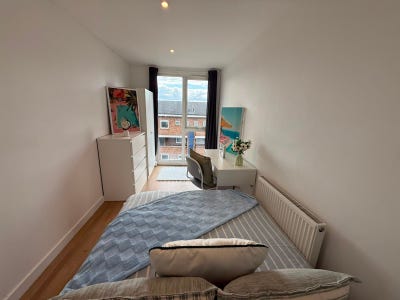 Spacious Double Room • Bow Location  Main Photo