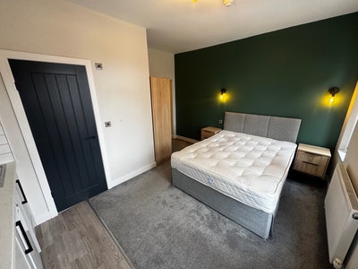 Stunning Studio Room in Newcastle-Under-Lyme Main Photo