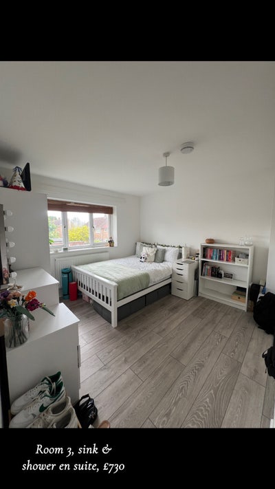 Furnished en suite double bedroom close to town Main Photo