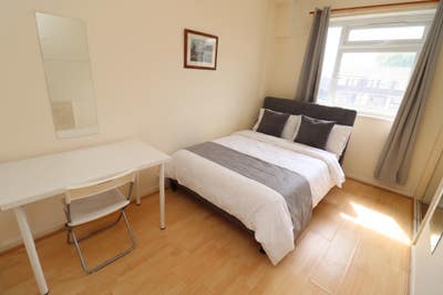 Large Double Room In Bow - Available Now! Main Photo