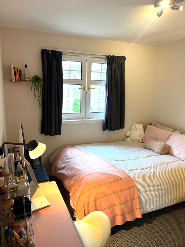 Ensuite room with private parking Main Photo