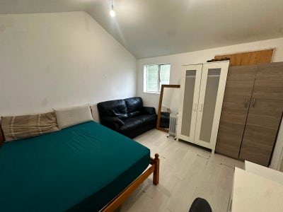 1-bed flat with bills available in IG11 Main Photo