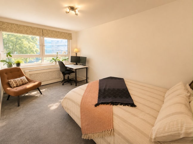 Large King Room | Garden, Parking, Private Entranc Main Photo