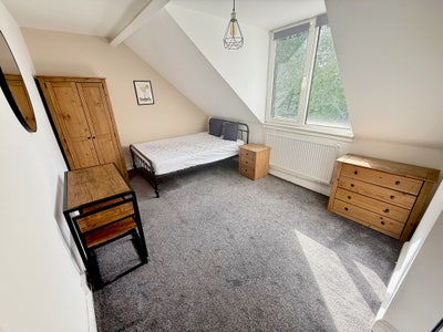 Lovely room - 10 mins walk to city centre  Main Photo