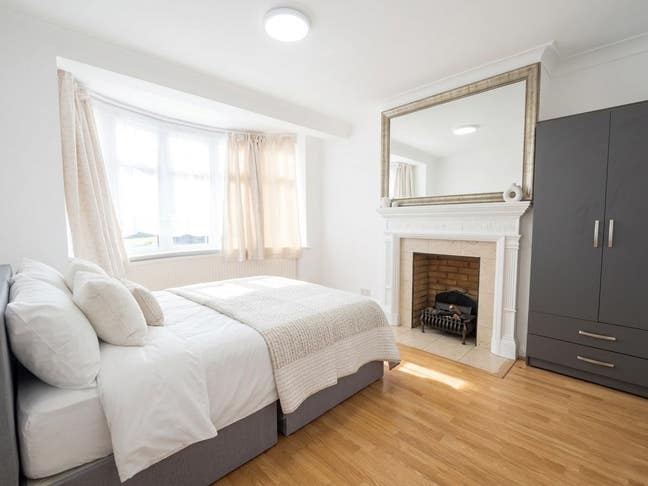 Furnished Double and Single rooms - NW10 Main Photo