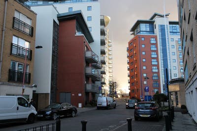 Freshly Refurbished Flat~Canary Wharf~ Last Room! Main Photo