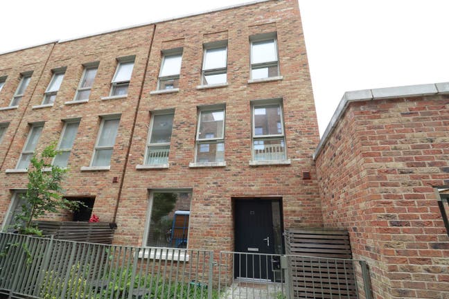 Modern Flat - Acton W3~Living&Garden~ 1 Room Left! Main Photo