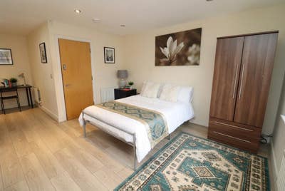 Super Offer! Massive Rooms Excellent Location Main Photo