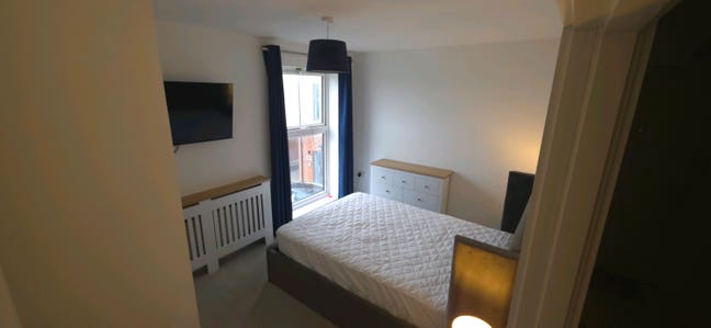 Large furnished double room in flat share Main Photo