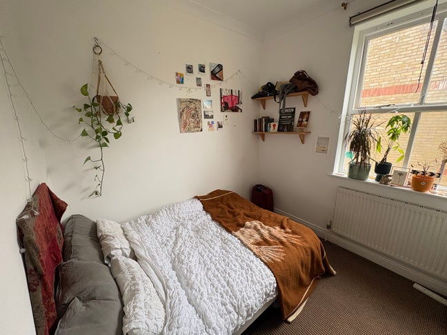 Double Bedroom in the Heart of London Fields Main Photo