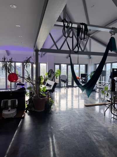 July sublet available in peaceful warehouse  Main Photo
