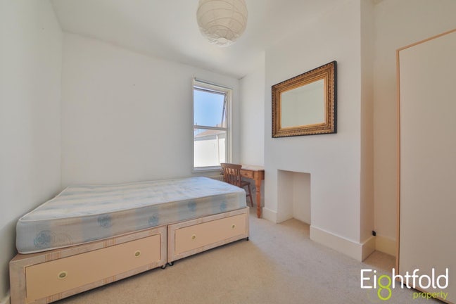 Replacement tenant- spacious house share Main Photo