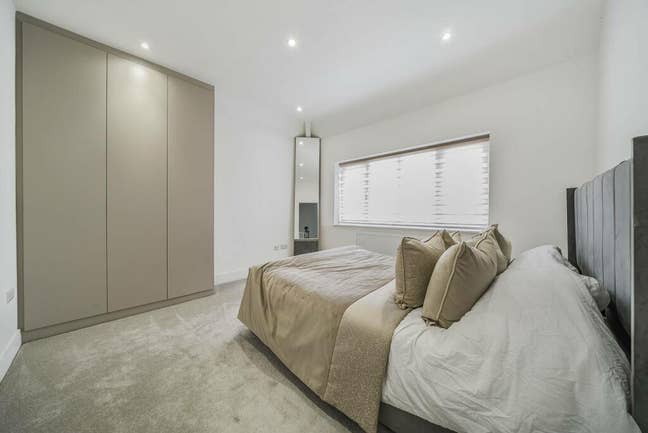 Luxurious House and rooms available in Ruilsip Main Photo