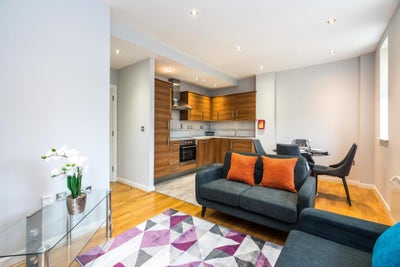 Tidy and relaxed housemate with 2 vacant rooms Main Photo