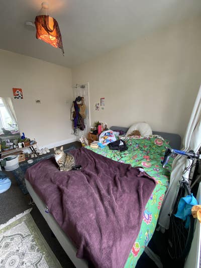 Bright double room in ideal location Main Photo
