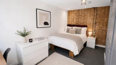 Beautiful En Suite Rm available stunning house Main Photo