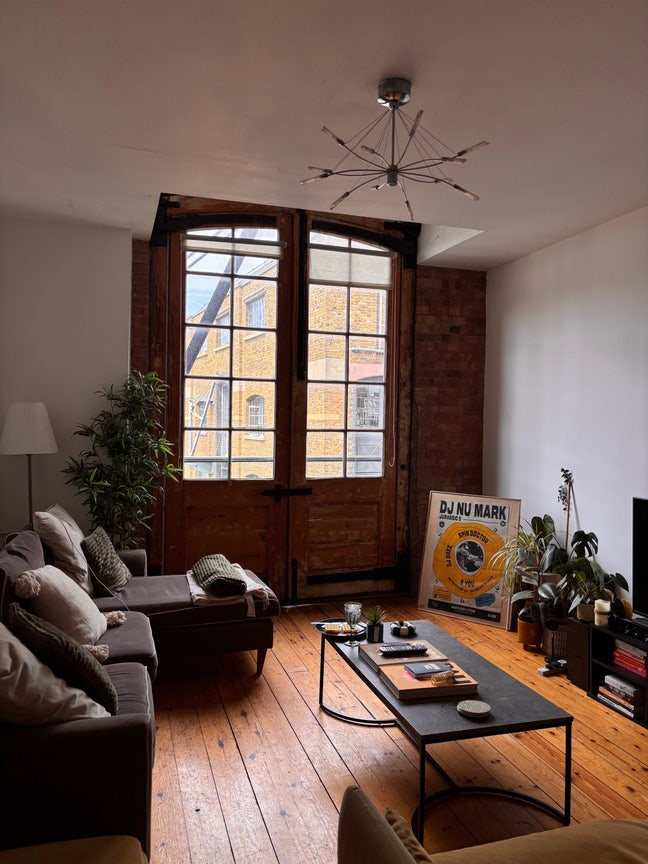 Bedroom available in Aldgate East Main Photo