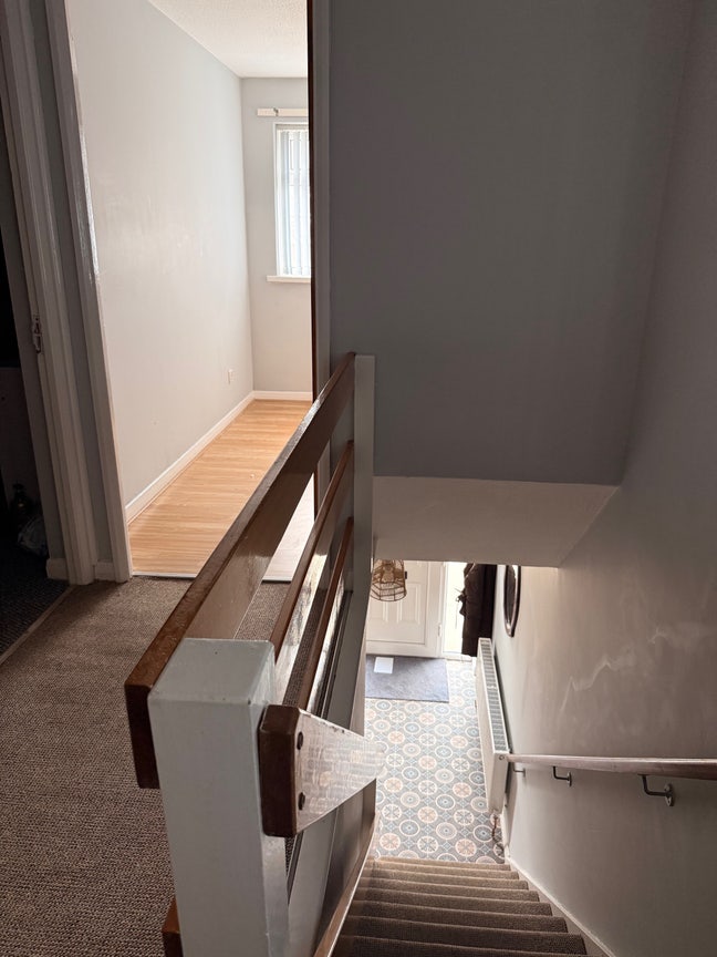 A single bedroom  Main Photo