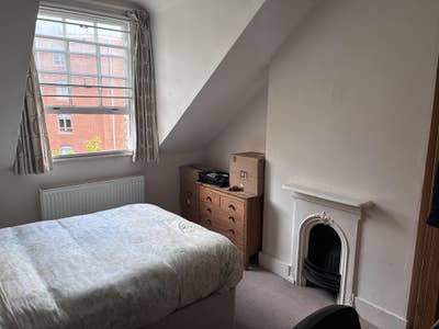 Beautiful room in a friendly Jericho house Main Photo