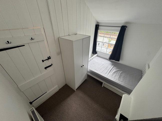 Double Bedroom in Central Fleet Location Main Photo