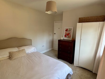 Cosy room in calm home  Main Photo
