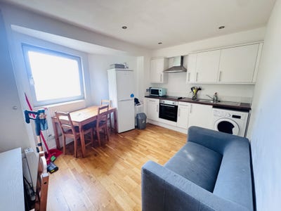 Modern Top Floor 1Bed Deptford High Street SE8 Main Photo