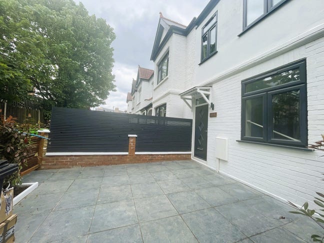 Stunning 1Bed Garden Lyveden Road Tooting Broadway Main Photo