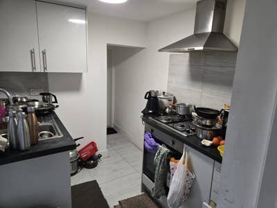 Room available for single male in double room  Main Photo