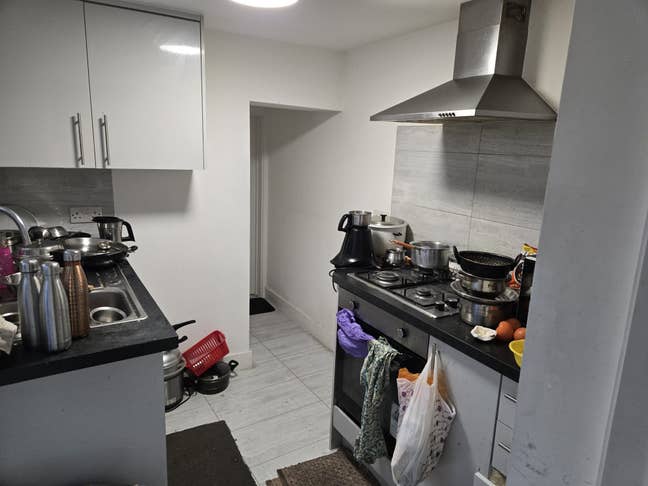 Room available for single male in double room  Main Photo