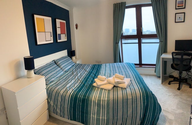 Spacious Double room in a 2-bed - Surrey Quays  Main Photo