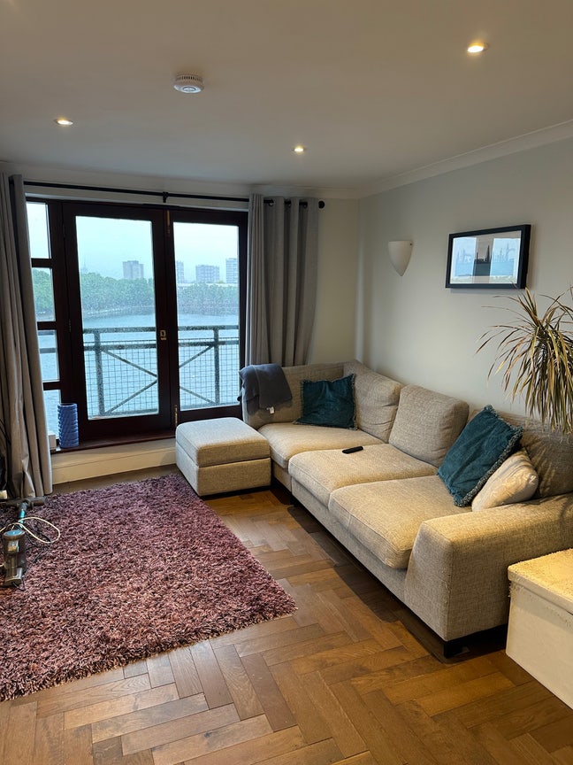 Spacious Double room in a 2-bed - Surrey Quays  Main Photo
