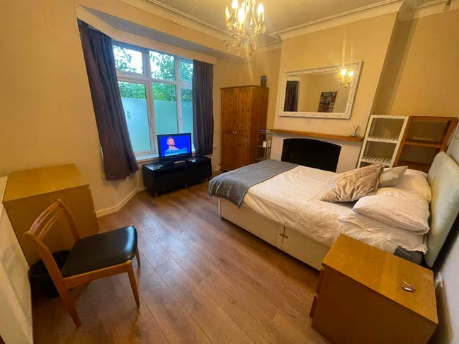 Moderen & Spacious Rooms for Rent- HA7 2SF Main Photo