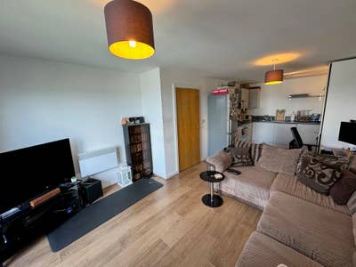 Nice modern 1 bed flat in the heart of Leyton!!! Main Photo