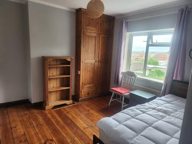 Double room in shared house in glastonbury Main Photo