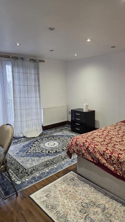 Large loft bedroom available  Main Photo