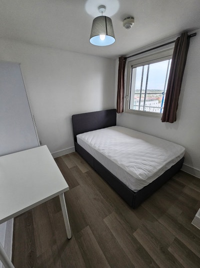 Double Eoom Located Close to Edgware Station Main Photo