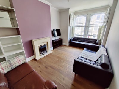 Double Room in W14| Female Only Main Photo