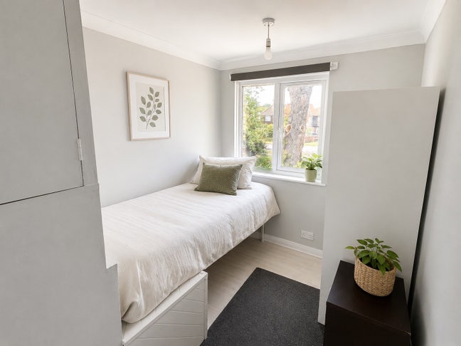 Room near Gatwick Airport Main Photo