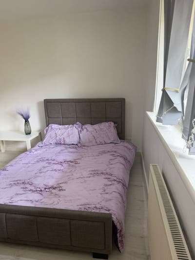 Rent Spare Room Main Photo