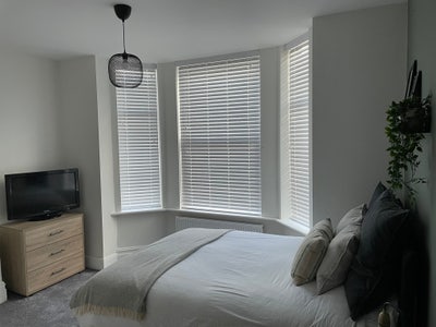 Double en-suite room available now  Main Photo