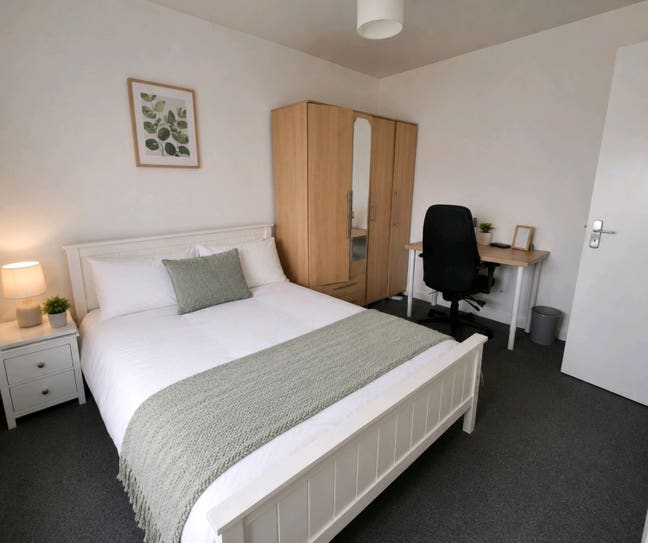 Double Room Elm Park Close to Underground &pound;699 Main Photo