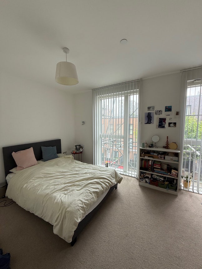 Spacious double room in terraced house Main Photo